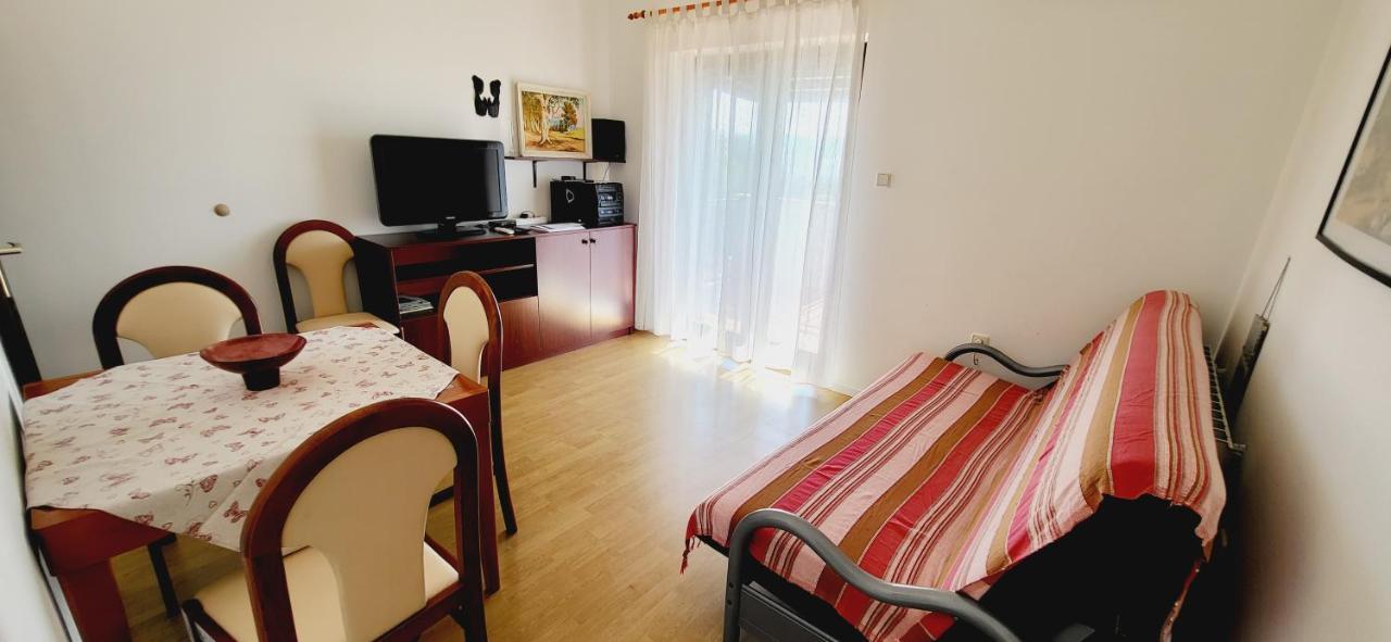 Apartments Italo By El-Pi Tours Njivice Exteriér fotografie